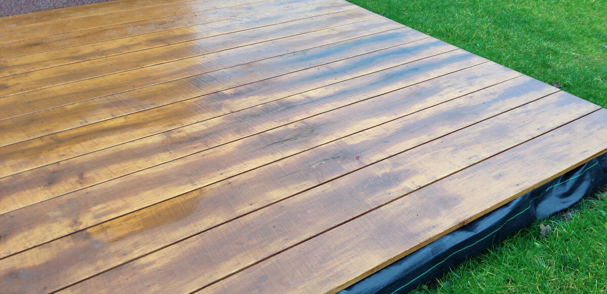 restholz_kropp_anschnitt_holzboden_aussen_terrasse