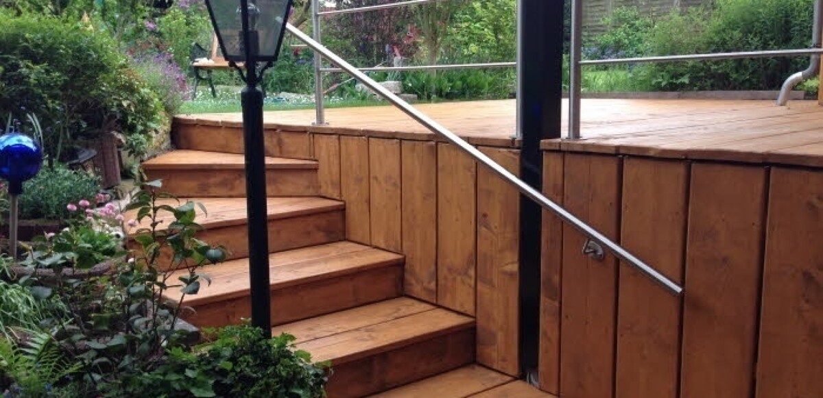 holzwerkstatt_kropp_treppe_holz_terrasse